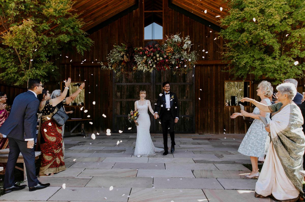brdie and groom with confetti