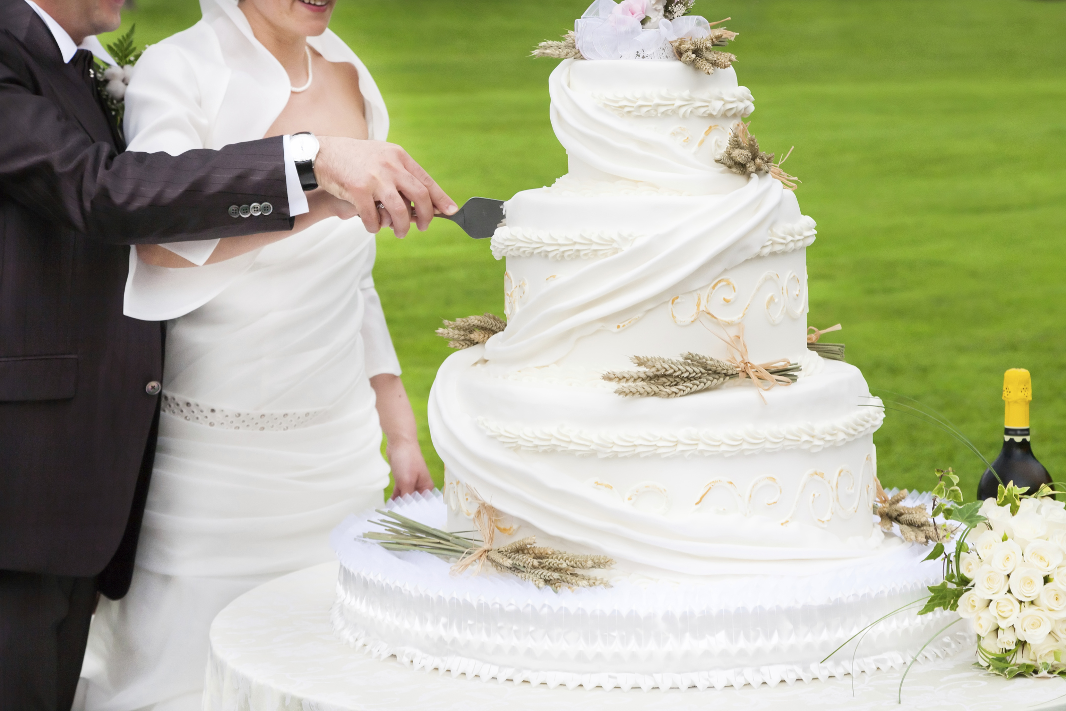 30 Small Wedding Cakes for Small Weddings and Elopements