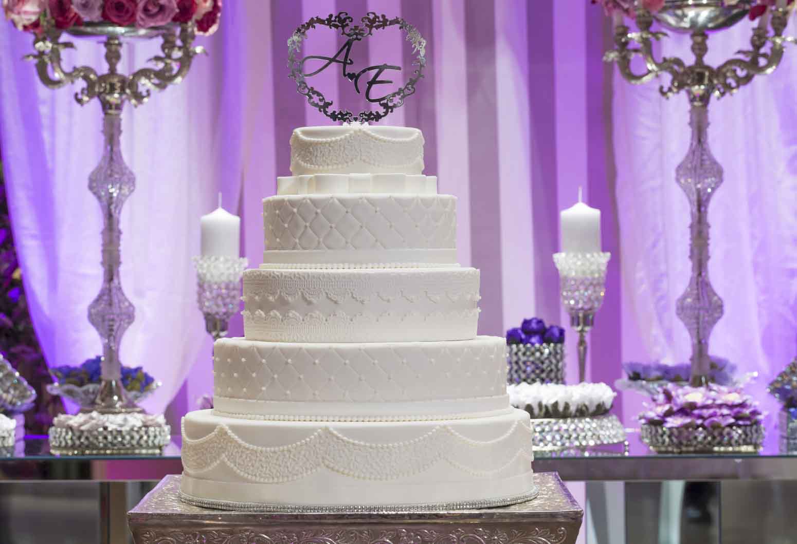 how to choose your wedding cake