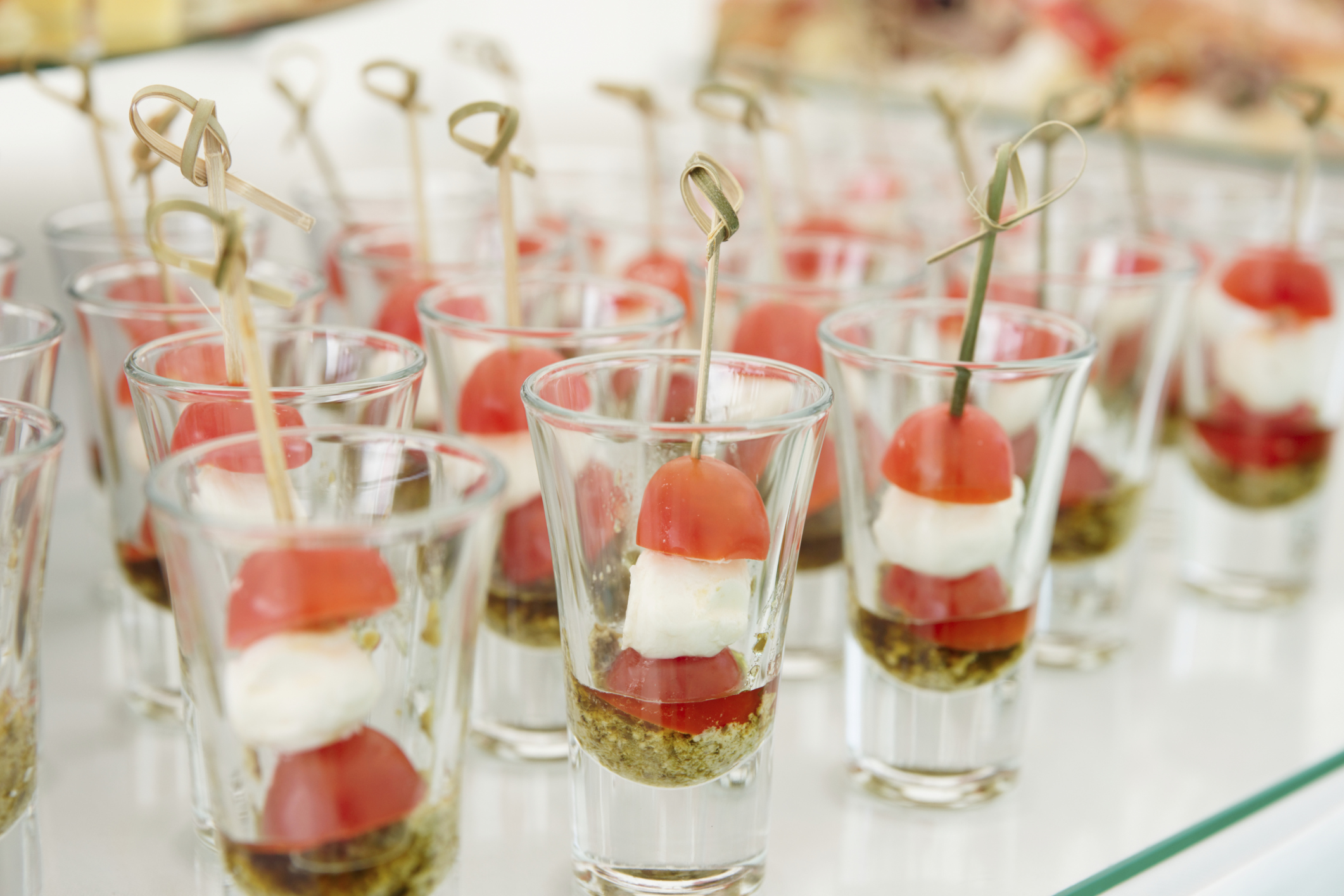 When to serve guests | Easy Weddings