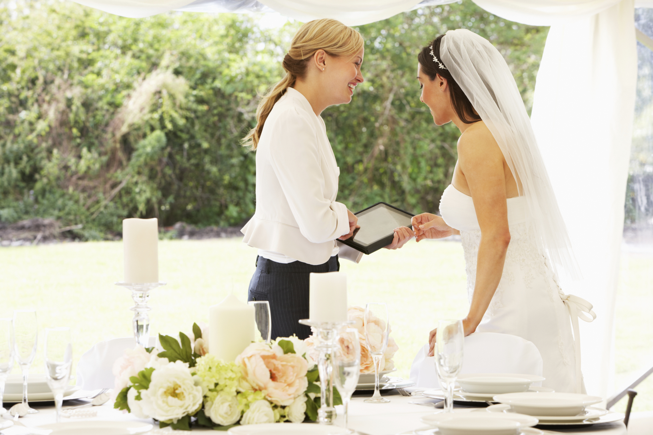 How much does a wedding planner cost? 