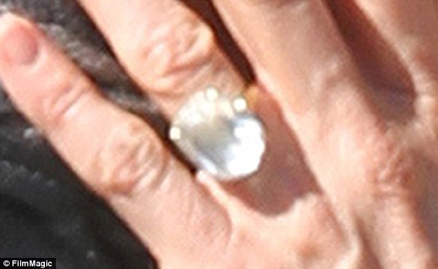 A close-up of Jennifer Aniston's huge engagement ring. Image: FilmMagic