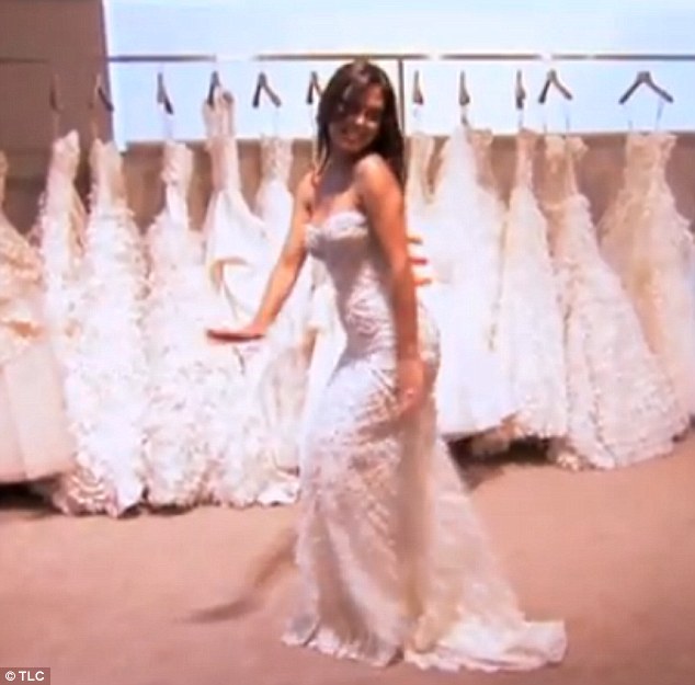 Vanessa Minnillo choosing a wedding dress