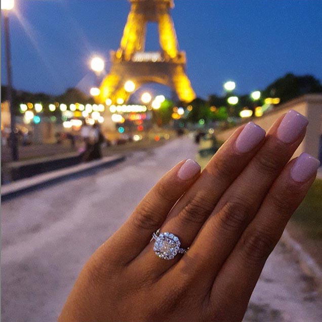 The-perfect-engagement-ring-selfie