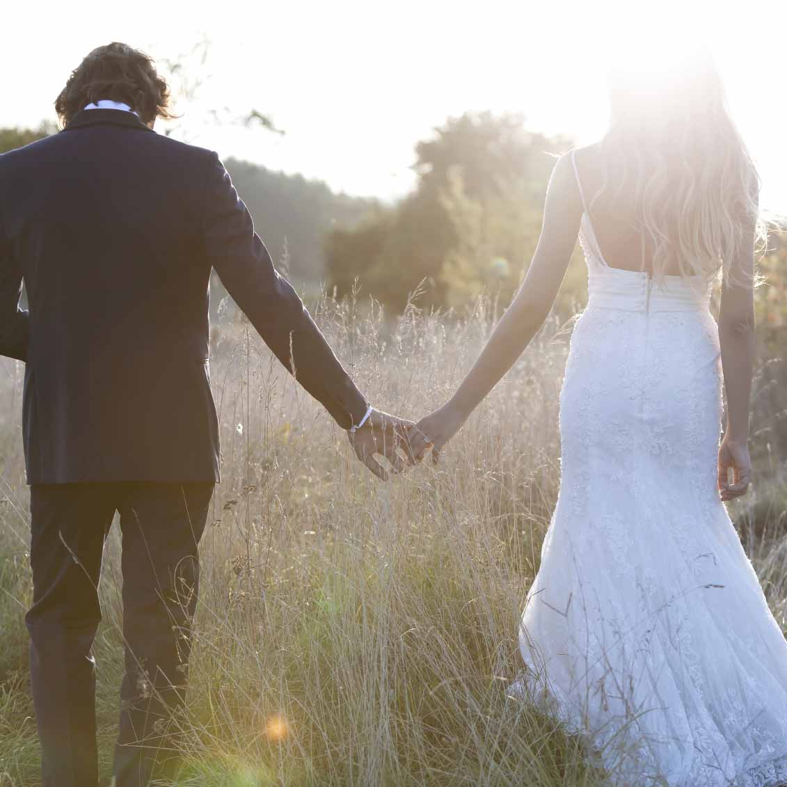 eight wedding moments to stop and enjoy