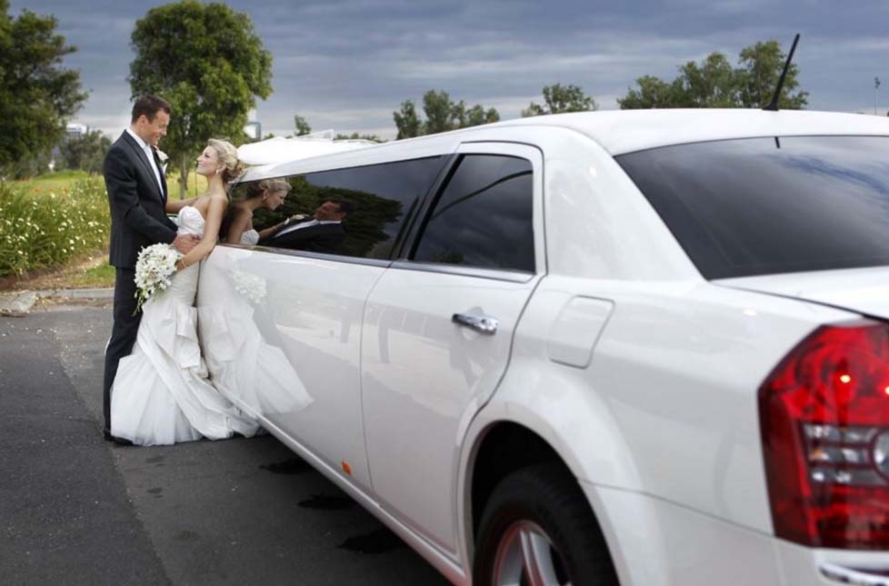 how to hire a limousine for your wedding