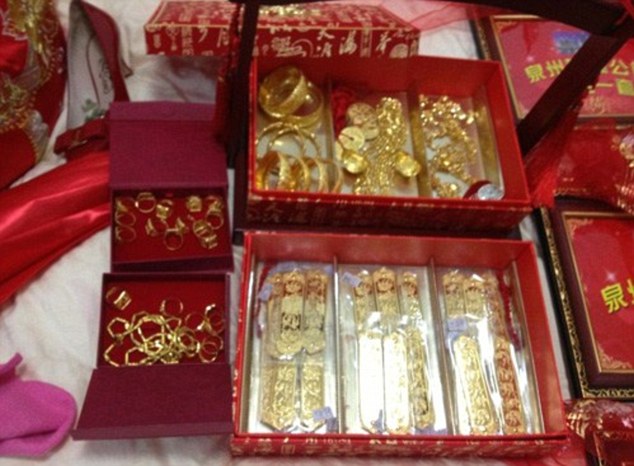 Four boxes of gold jewellery formed just a tiny part of Wu Duanbiao's daughter's dowry