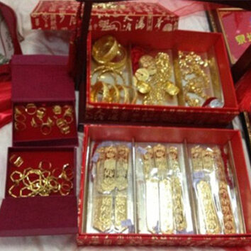Four boxes of gold jewellery formed just a tiny part of Wu Duanbiao's daughter's dowry