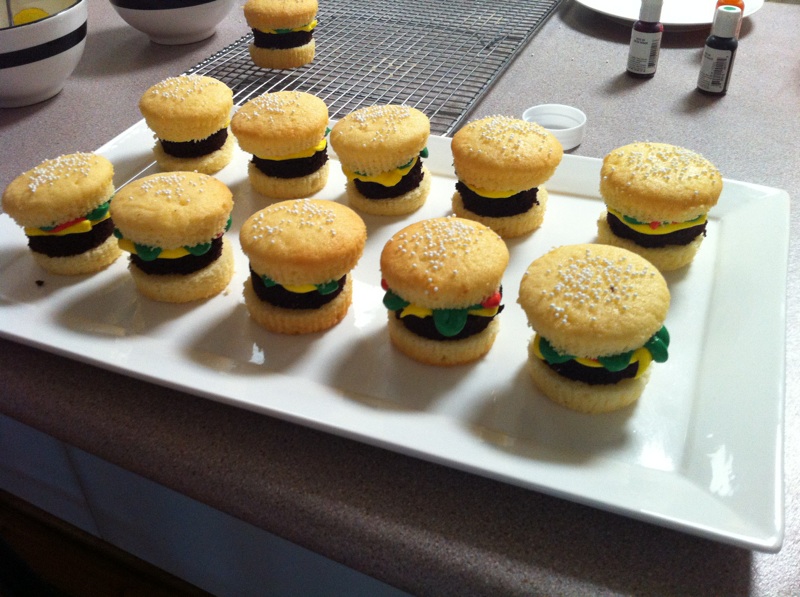 Hamburger Cupcakes1