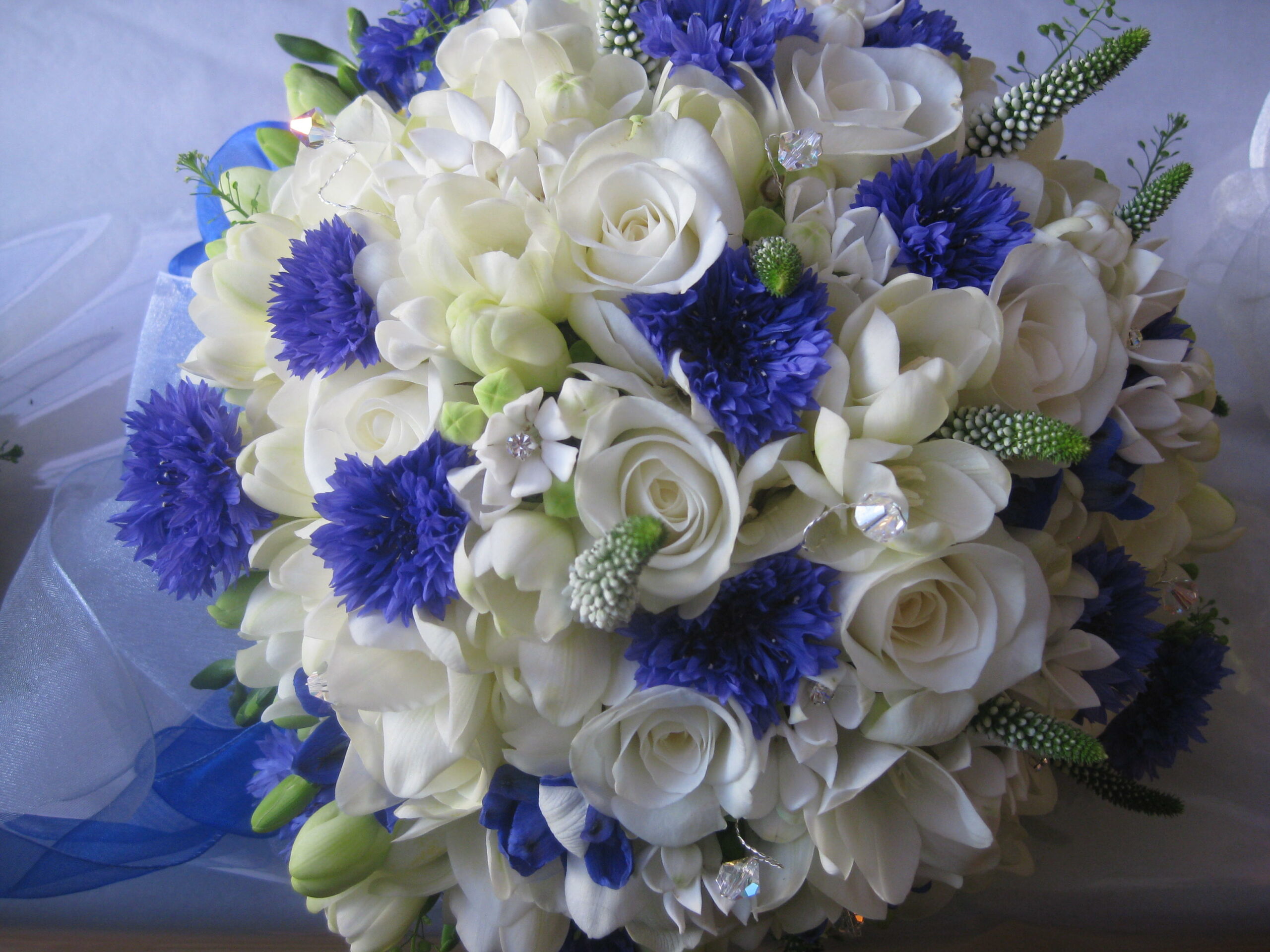 Cornflowers can be stunning when paired with crisp white flowers of any kind. Image: Jo Hicks Flowers