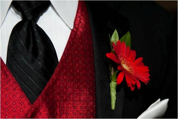 Grooms in red