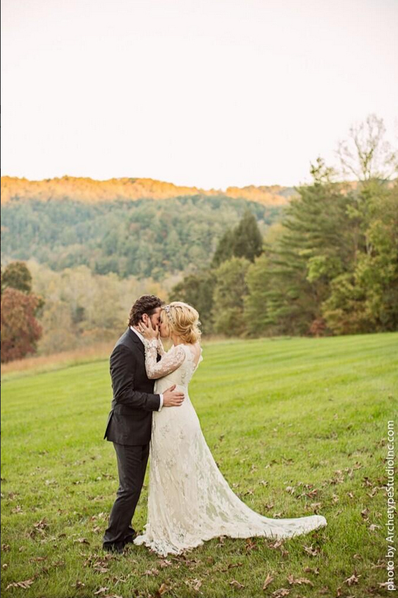 Kelly Clarkson married Brandon Blackstock in a weekend wedding