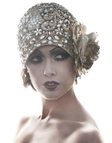 Drawing its inspiration from the 1920s, this ornately beaded cap looks absolutely stunning on this bride