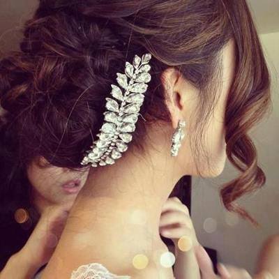 wedding hairstyle with crystal accesories