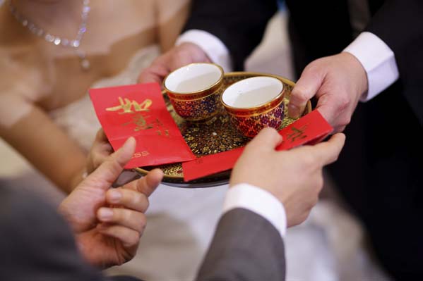 Chinese Weddings often contain a traditional tea ceremony