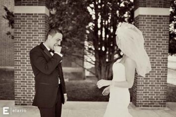 The only word we can must for the look on groom Brett's face when he sees Amanda is 'LOL!'. Hilarious. Image: Sarah Culver Photography