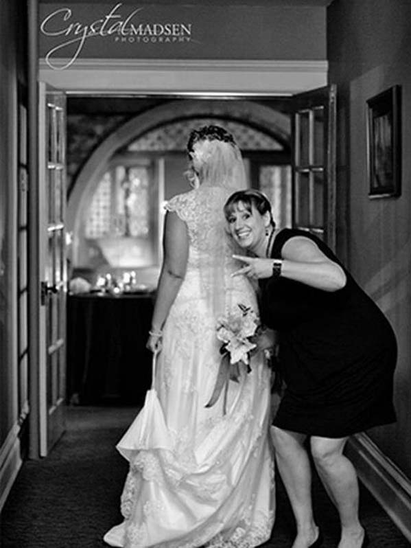 bridesmaid photobombing wedding pic