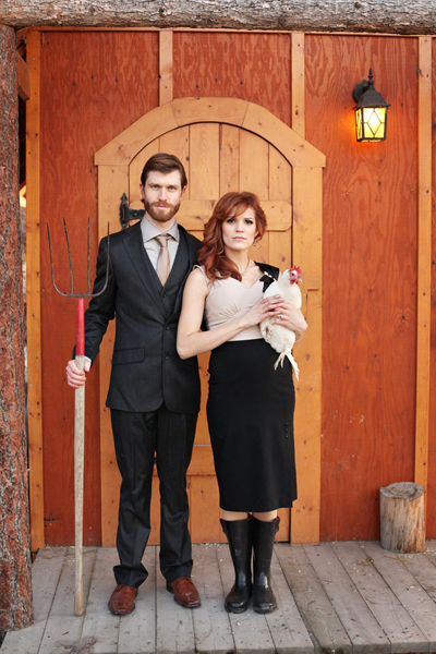 Bride and groom with their pet chicken at their wedding. Image: Jessica Zais Photography