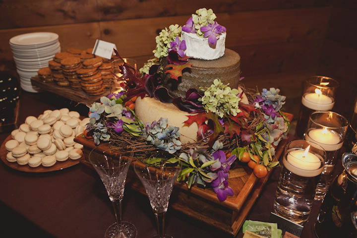 Who needs subtlety when you can surround your cheese cake with a glorious profusion of blooms, sweet treat, rustic accents and candles? Image: Significant Events of Texas