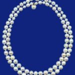 The shorter of Elizabeth’s pearl necklaces is said to have belonged to the last Stuart Queen, Ann, while the longer one, the ‘Queen Caroline’ necklace, is thought to have belonged to the wife of King George II. Both were given to Elizabeth as a wedding present from her father, King George VI.