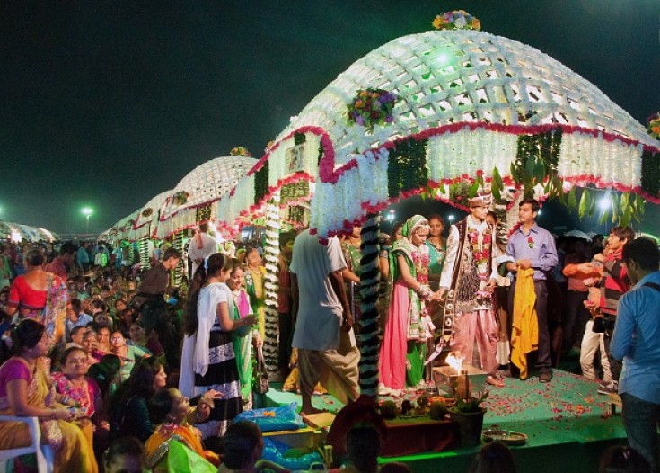 Hundreds of people attended the mass wedding in Surat. Image: Getty Images.