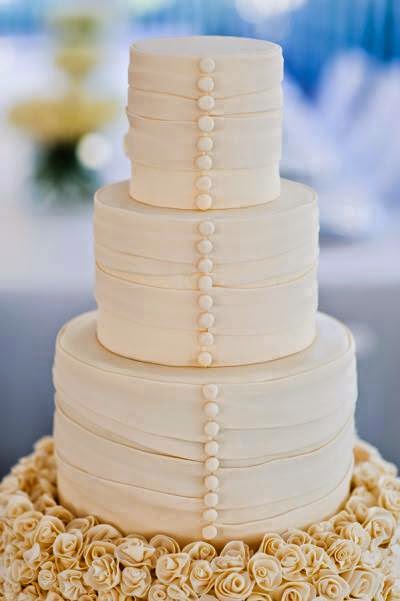 interesting wedding cake styling