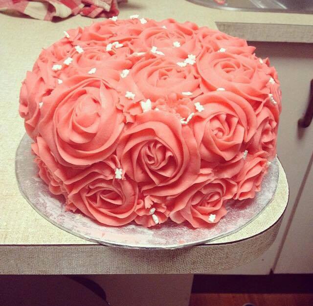 ruffled roses wedding cake