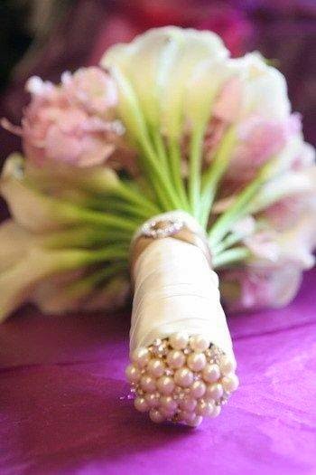 Wedding bouquet with beaded stems