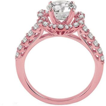 Wedding ring made of pink gold