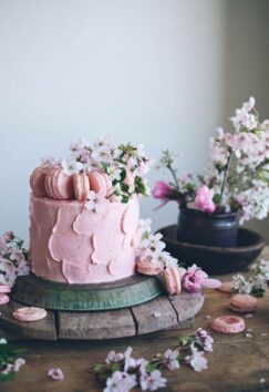 pink single tier wedding cake