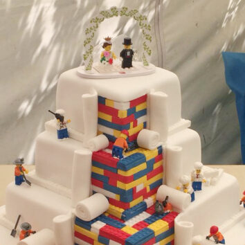Lego wedding cake. Image: Cupcakes by SJ via Facebook