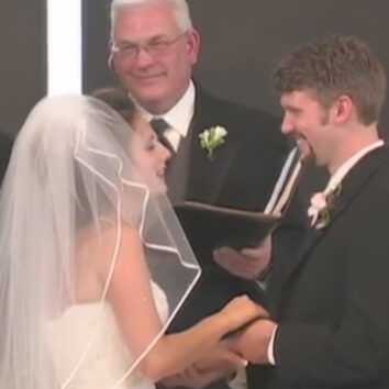Groom botches wovs, bride reacts in hysterics