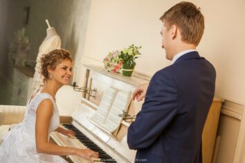 Wedding photos by the piano