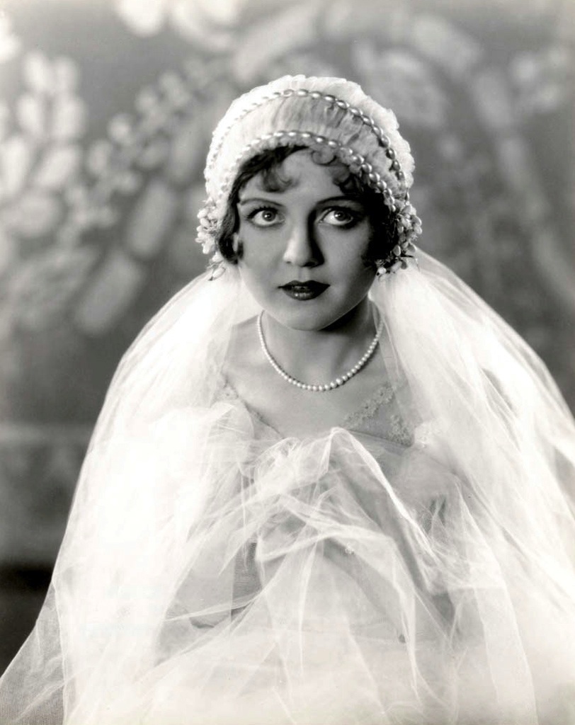 1920s wedding dress and veil