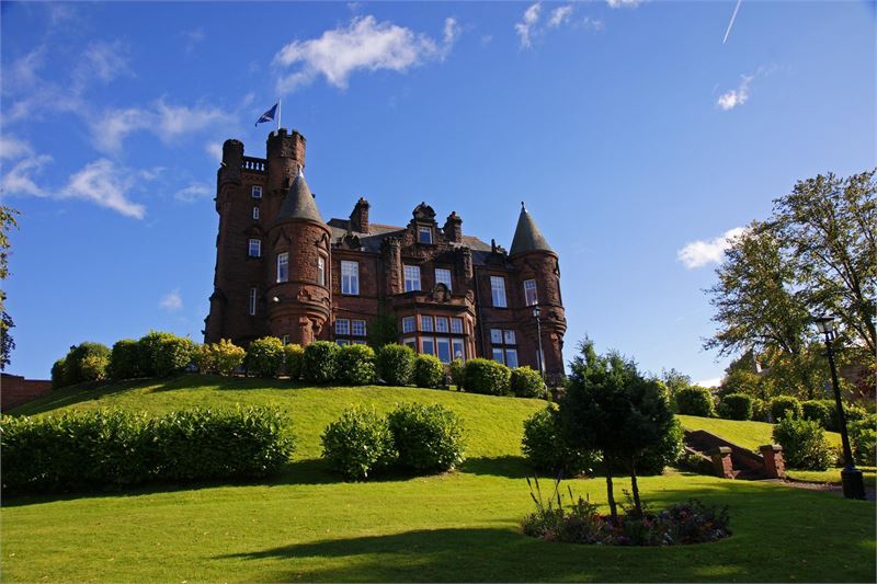 12 Castle Wedding Venues - Machermore Castle - Hitched