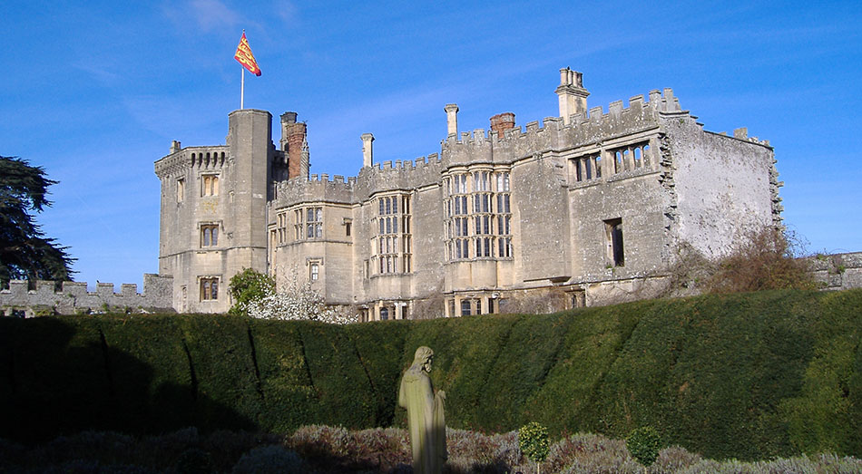 12 Castle Wedding Venues - Thornbury Castle - Stridetreglown