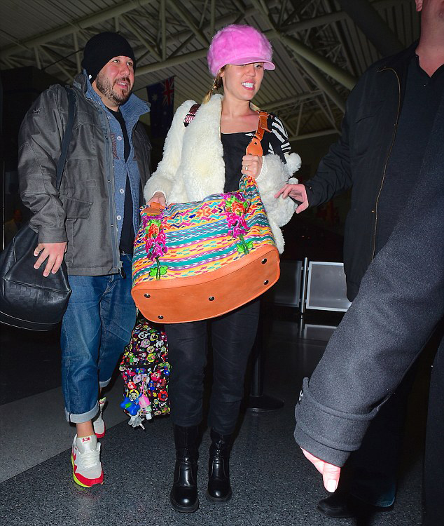Miley arrives in New York wearing a ring that looks suscpiciouly like the one Liam gave her. Image 247PAPS.TV slash Splash News via Daily Maily