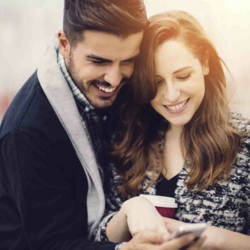 social media wedding etiquette for modern couples