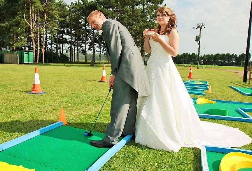 mini golf wedding games