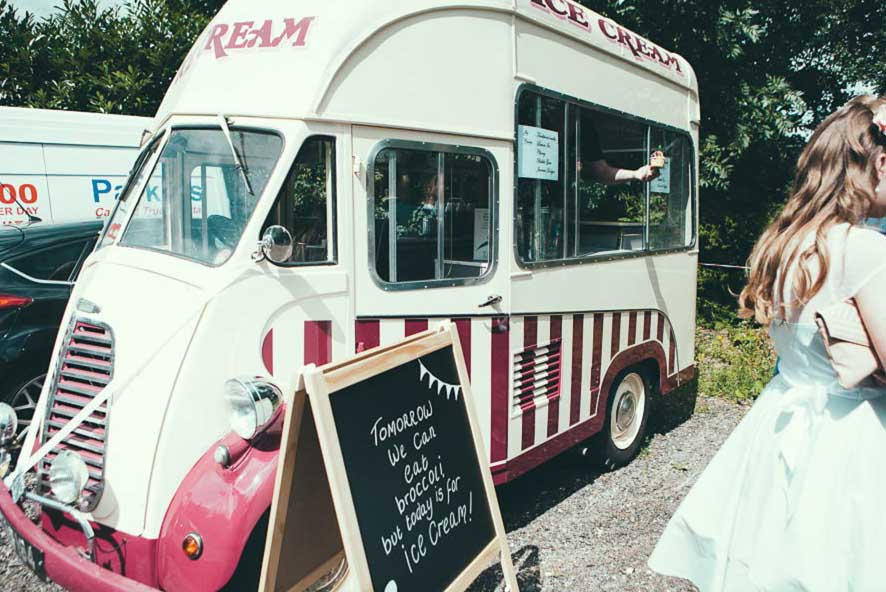 ice cream truck at wedding wedding food ideas uk