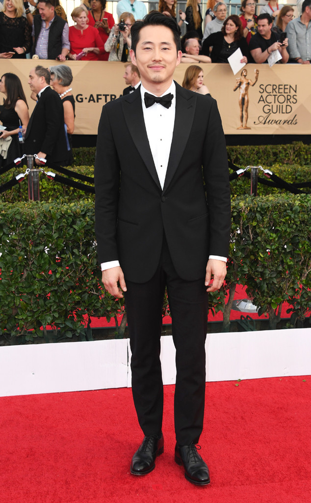 steven-yeun black tux best looks sag awards