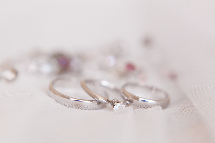 Wedding rings of white gold and angage ring