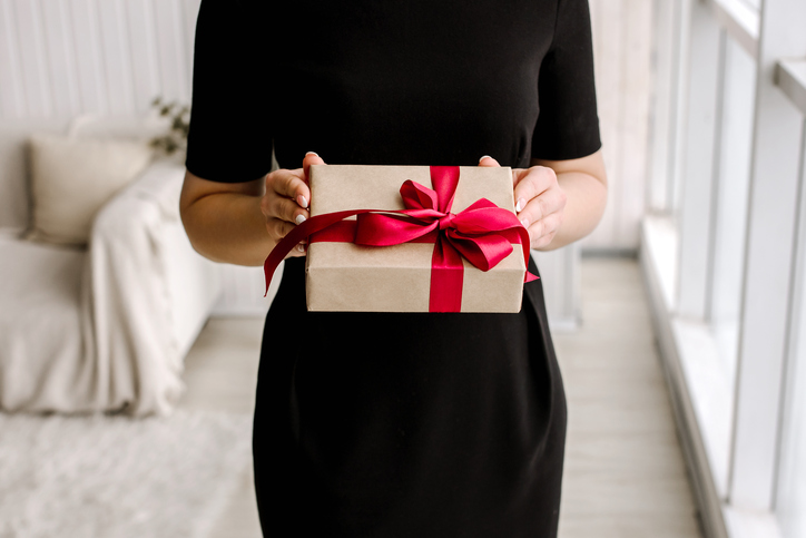 wedding gift, wedding gift etiquette, gift registry, wishing well