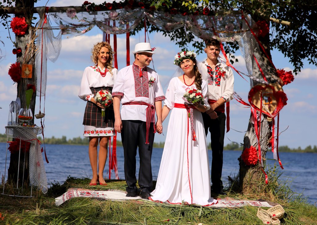 Superstitious wedding rituals 