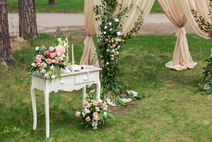 Boudoir stands on a beautiful lawn, behind the arch