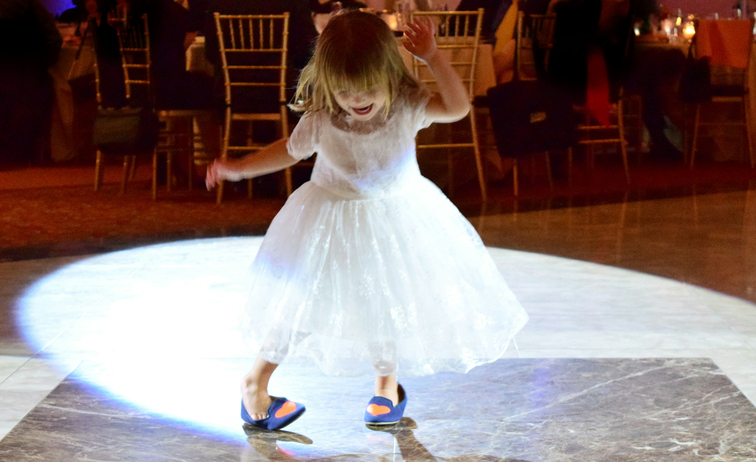 Little girl rips up the dance floor