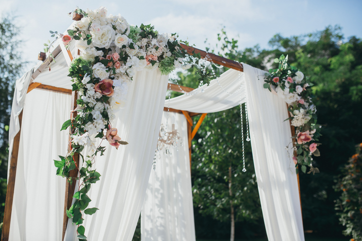 Wedding decoration ceremony Chandelier in the arch of flowers