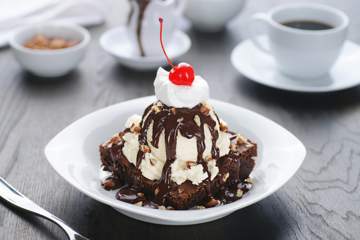 Hot fudge brownie sundae.