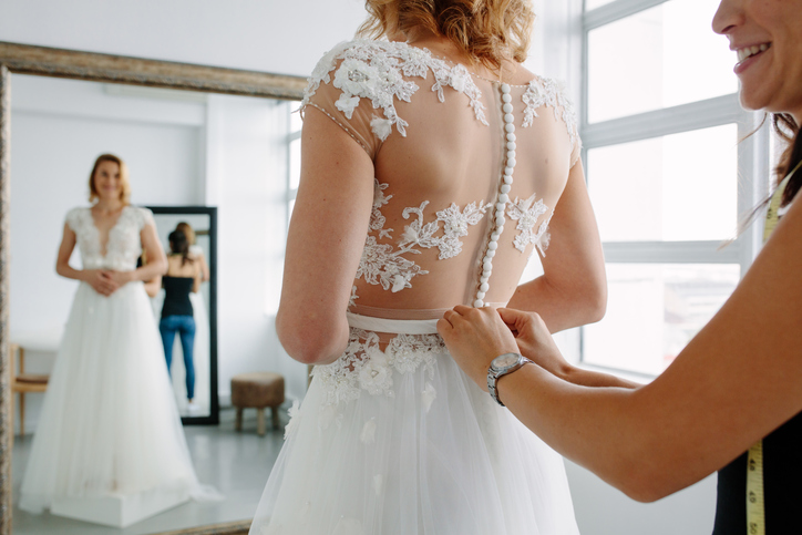 tips for wedding dress shopping