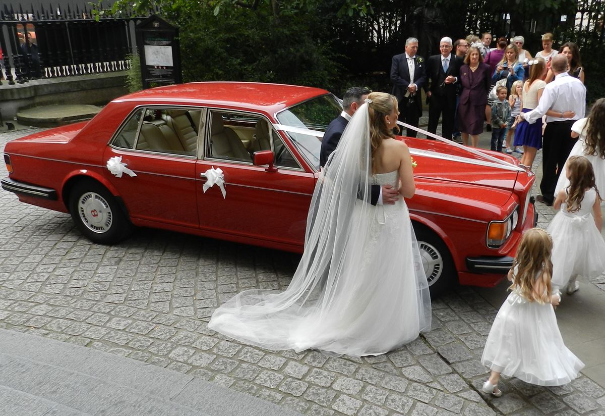 lady r wedding and chauffeur hire, wedding cars east grinstead